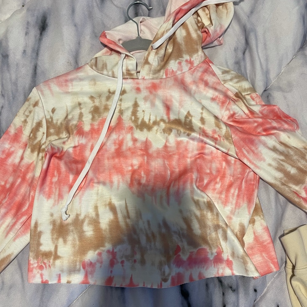 Pink/ beige cropped hoodie